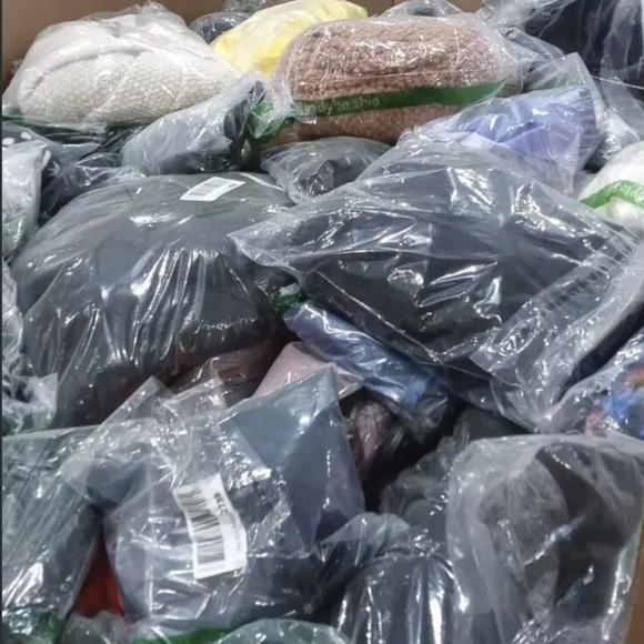 Wholesale 25pc NWT BUNDLES of clothing. GIANT mystery bundles. - Picture 10 of 12